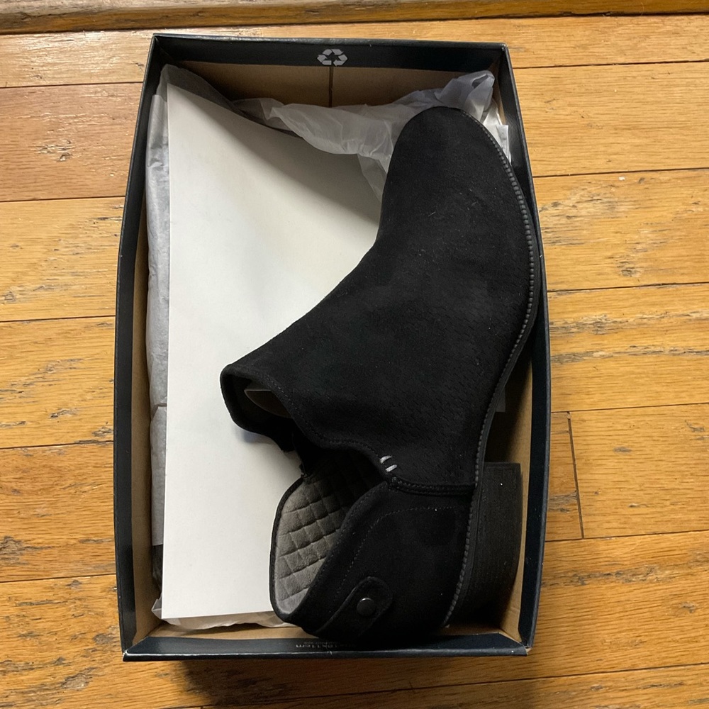 NIB Dr. Scholl’s black booties.
